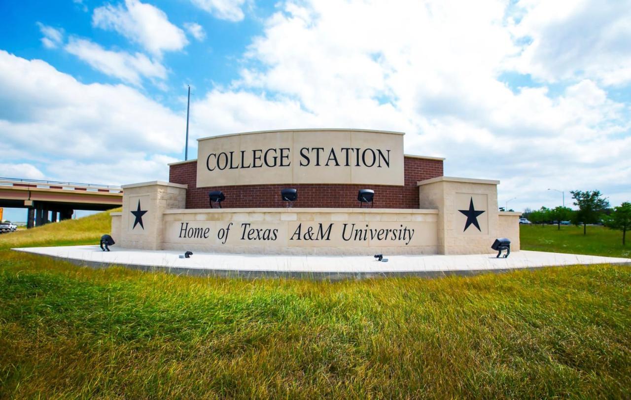 Holiday Inn Express & Suites College Station By Ihg Exterior foto