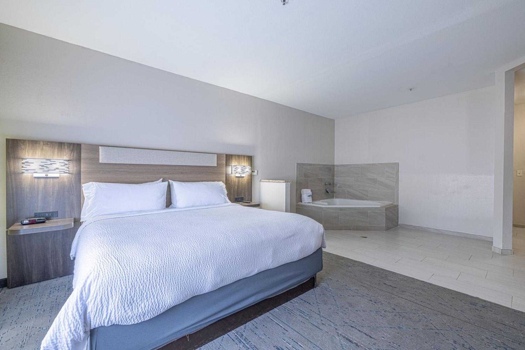 Holiday Inn Express & Suites College Station By Ihg Exterior foto