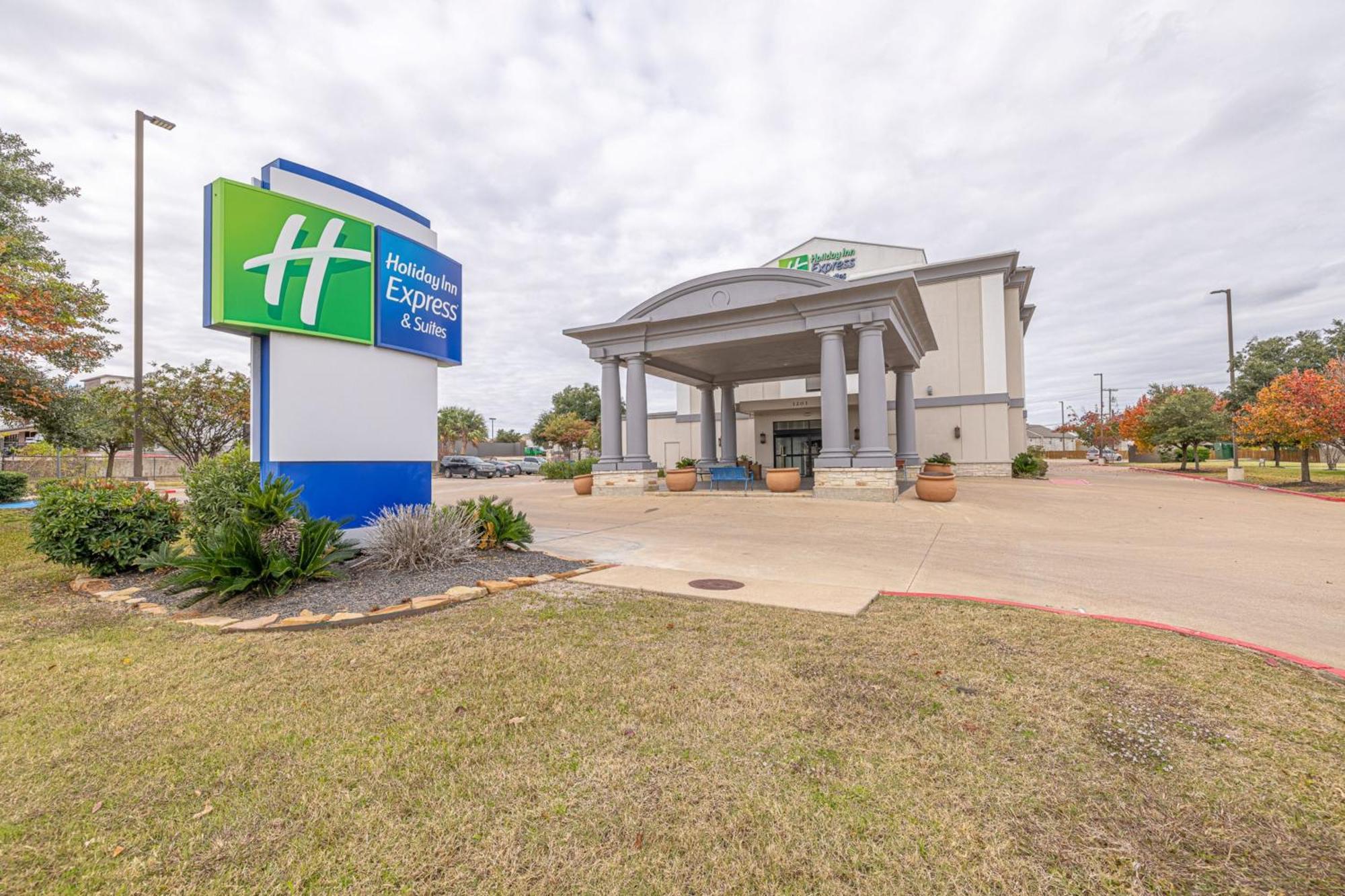 Holiday Inn Express & Suites College Station By Ihg Exterior foto