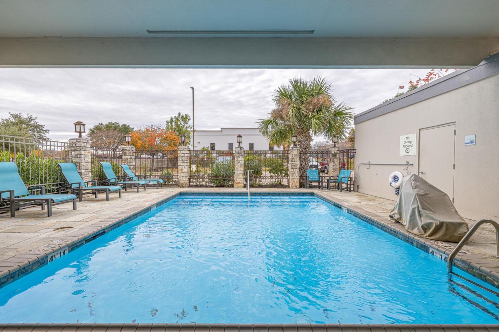 Holiday Inn Express & Suites College Station By Ihg Exterior foto